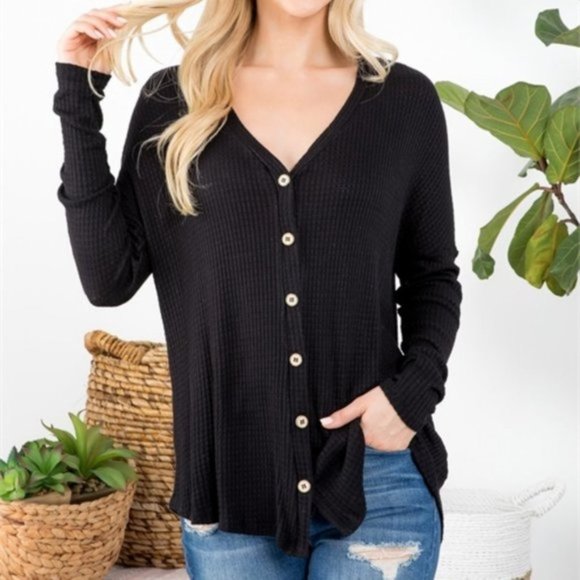 Waffle Button Detailed top - Picture 2 of 6